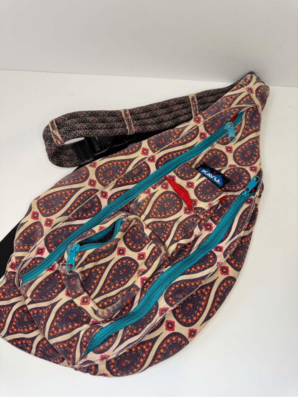 KAVU Rope Sling Bag Paisley Boho Crossbody Backpack Travel Festival - Picture 7 of 9